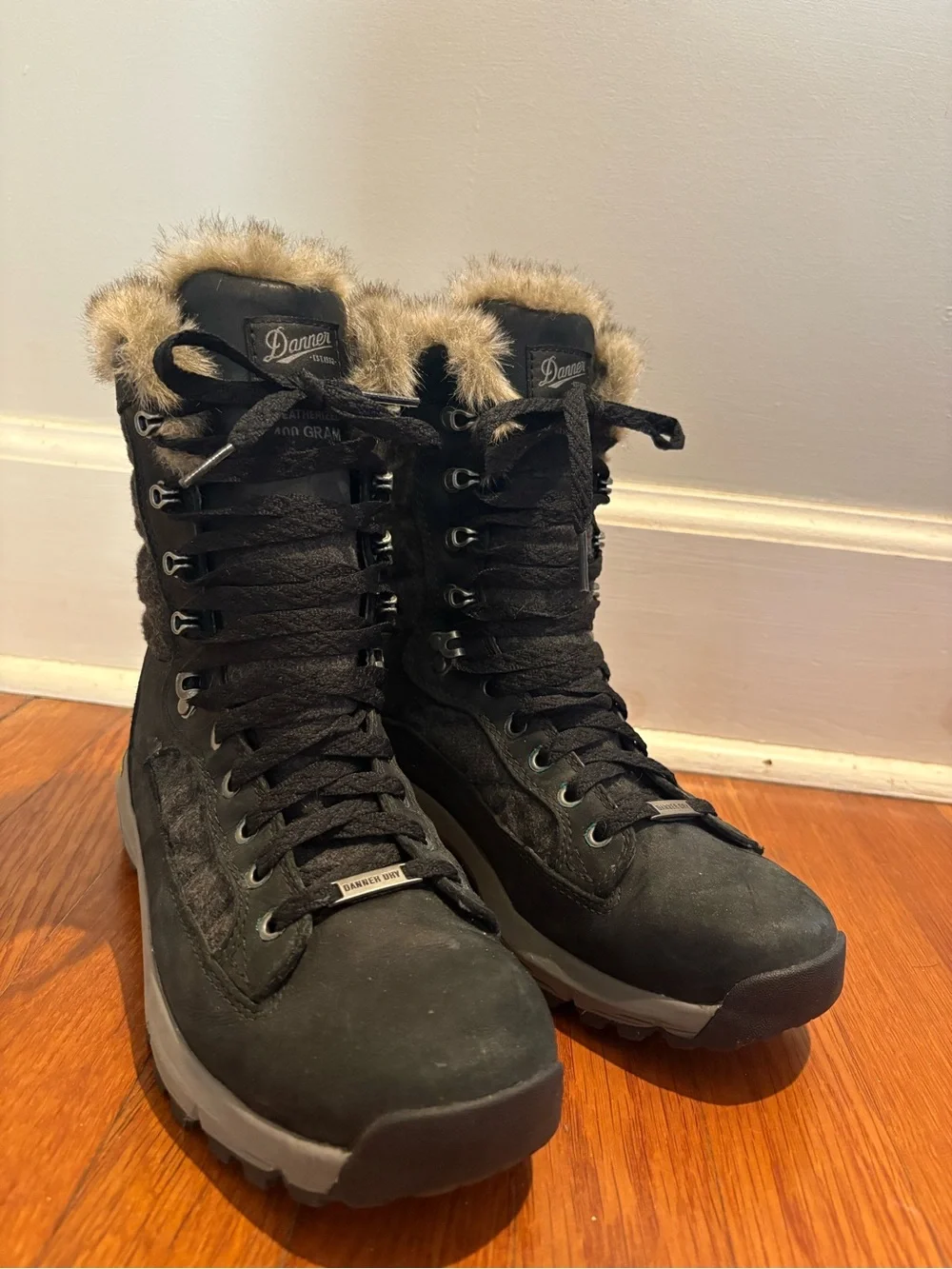 Danner Women's Black Winter Lace-Up Boots with Faux Fur Collar, size 8